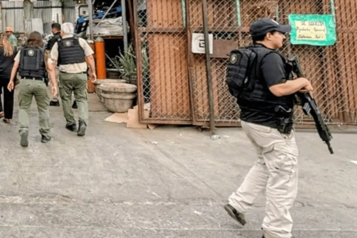 La acción judicial fue resultado de actos de investigación orientados a la búsqueda, localización y aseguramiento de material robado. Foto: FGJNL.