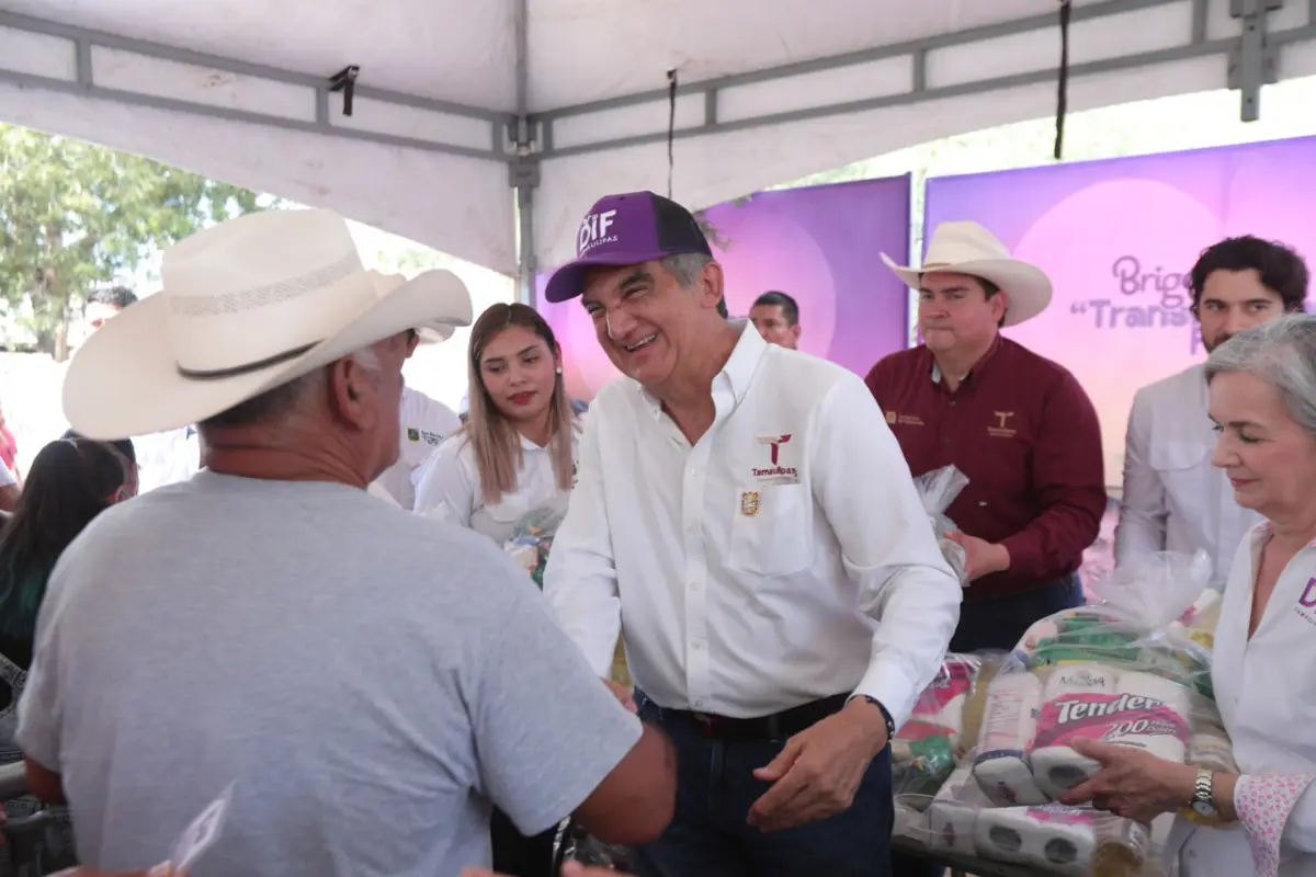 El gobernador y la presidenta del DIF Tamaulipas visitaron a los habitantes de San Nicolás | Foto: DIF Tamaulipas