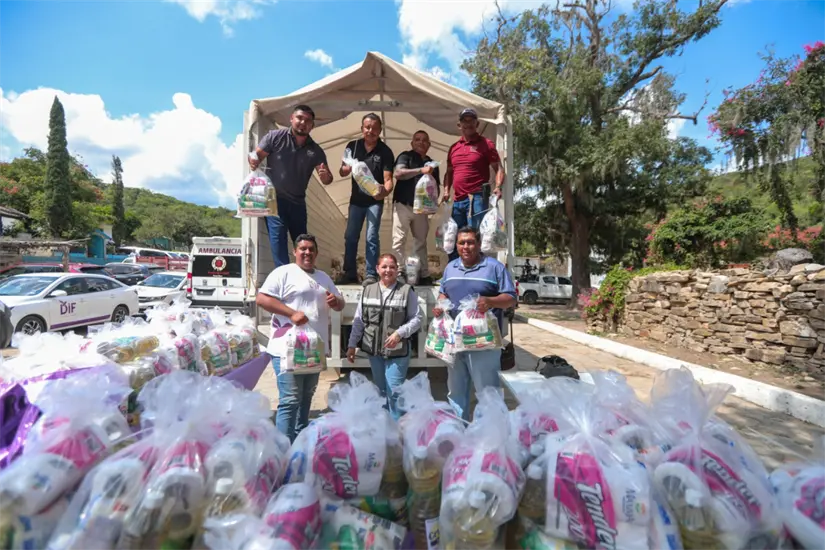 Se entregaron despensas a las familias de San Nicolás | Foto: DIF Tamaulipas