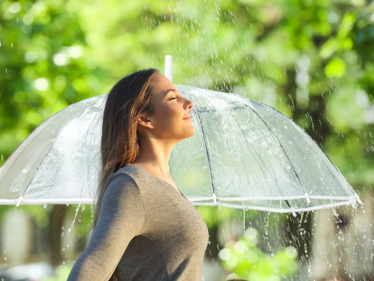Las lluvias que se presentaron en los últimos días en Monterrey trajeron consigo un respiro ambiental. Foto: Canva.