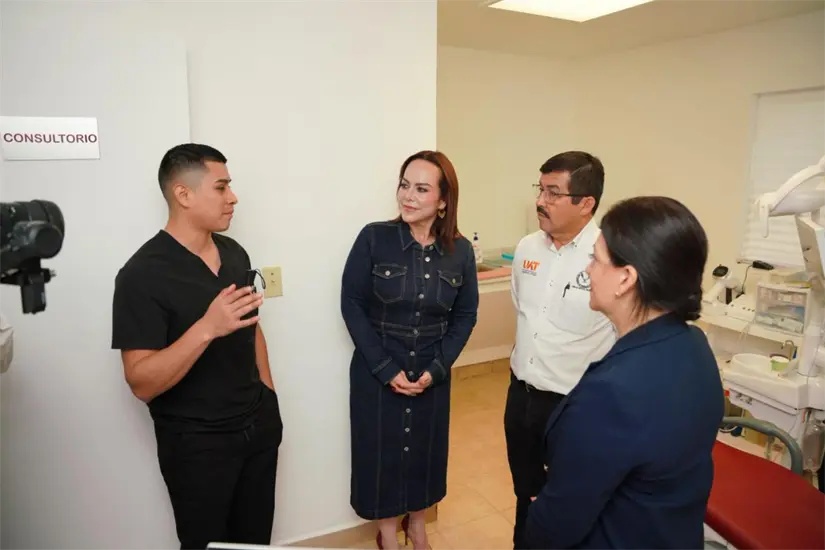 La presidenta municipal de Nuevo Laredo junto al rector de la UAT, recorrieron la clínica | Foto: Carmen Lilia Canturosas