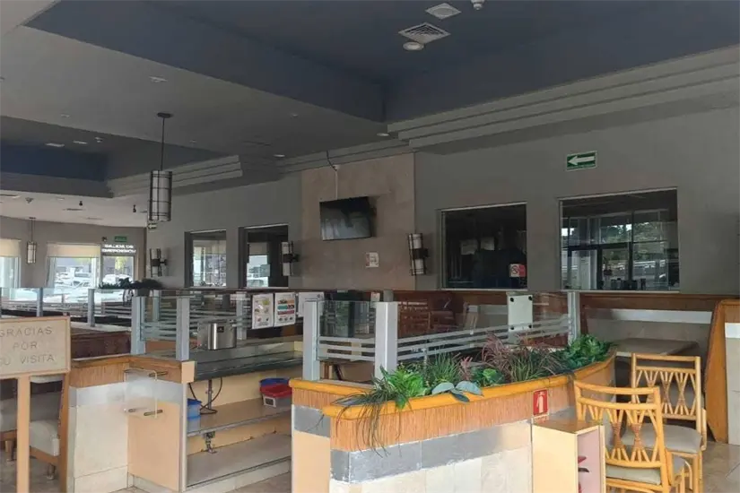 Vips cierra sus puertas en Avenida Hidalgo | Foto: Axel Hassel