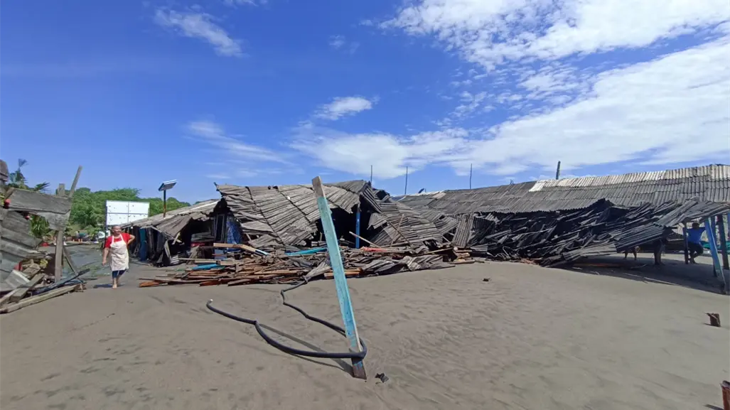 Huracán Priscilla causa estragos en la costa norte de Jalisco