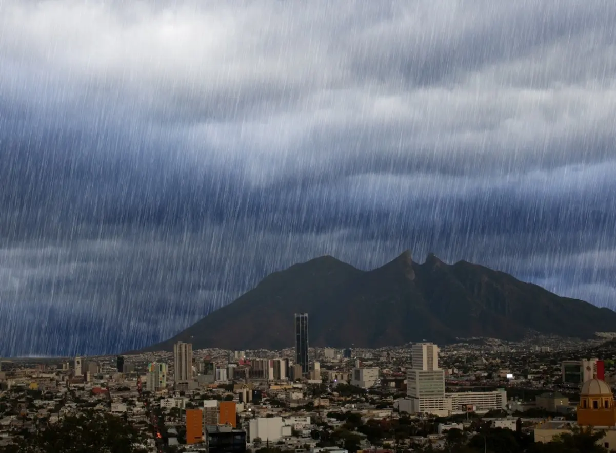 Ante la presencia de lluvia en los municipios del estado, las autoridades recomiendan tomar medidas preventivas. Foto: Canva.