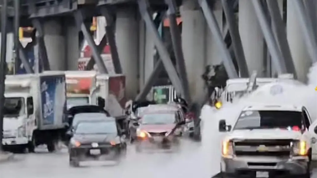 VIDEO | Choque de pipa en Avenida Tláhuac provoca evacuaciones y caos vial