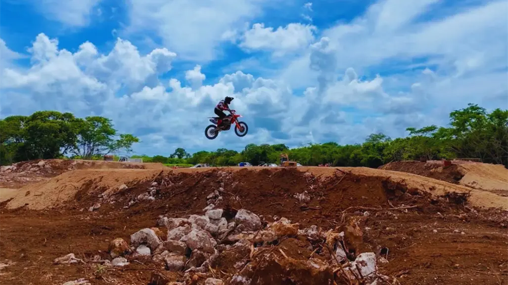 Profepa clausura pista clandestina de motocross en Ixil, Yucatán