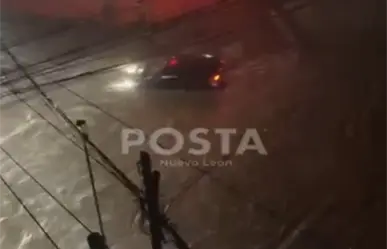 VIDEO | Auto es arrastrado más de 200 metros por la corriente en La Estanzuela