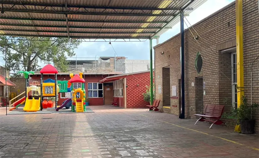 Mientras se realizan las inspecciones y se determina el plan de reparación, los alumnos de los turnos matutino y vespertino han pasado a tomar clases a distancia./ Foto: Leslie Delgado