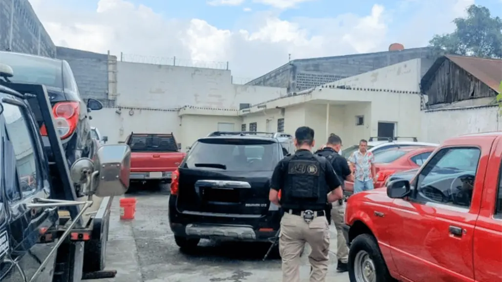 Catean oficina en Monterrey, aseguran llaves de autos y documentos relacionados a robo