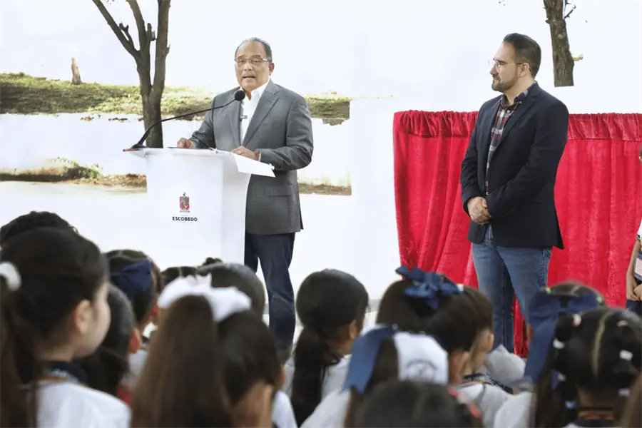 Andrés Mijes presenta Teatro en tu escuela para impulsar valores en niños en Escobedo