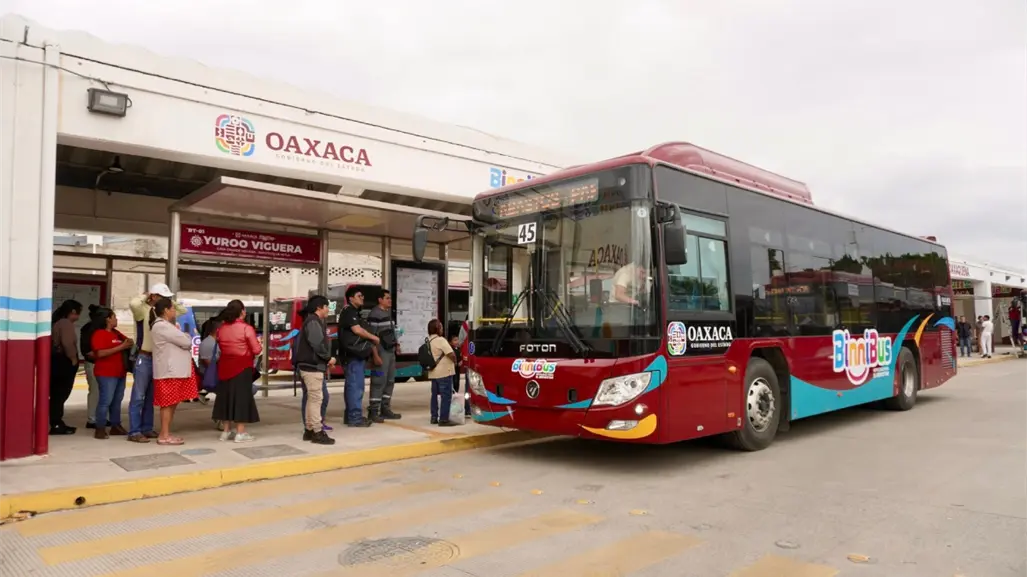 BinniBus se defiende de críticas por emisión de gases: Es normal que las unidades echen humo