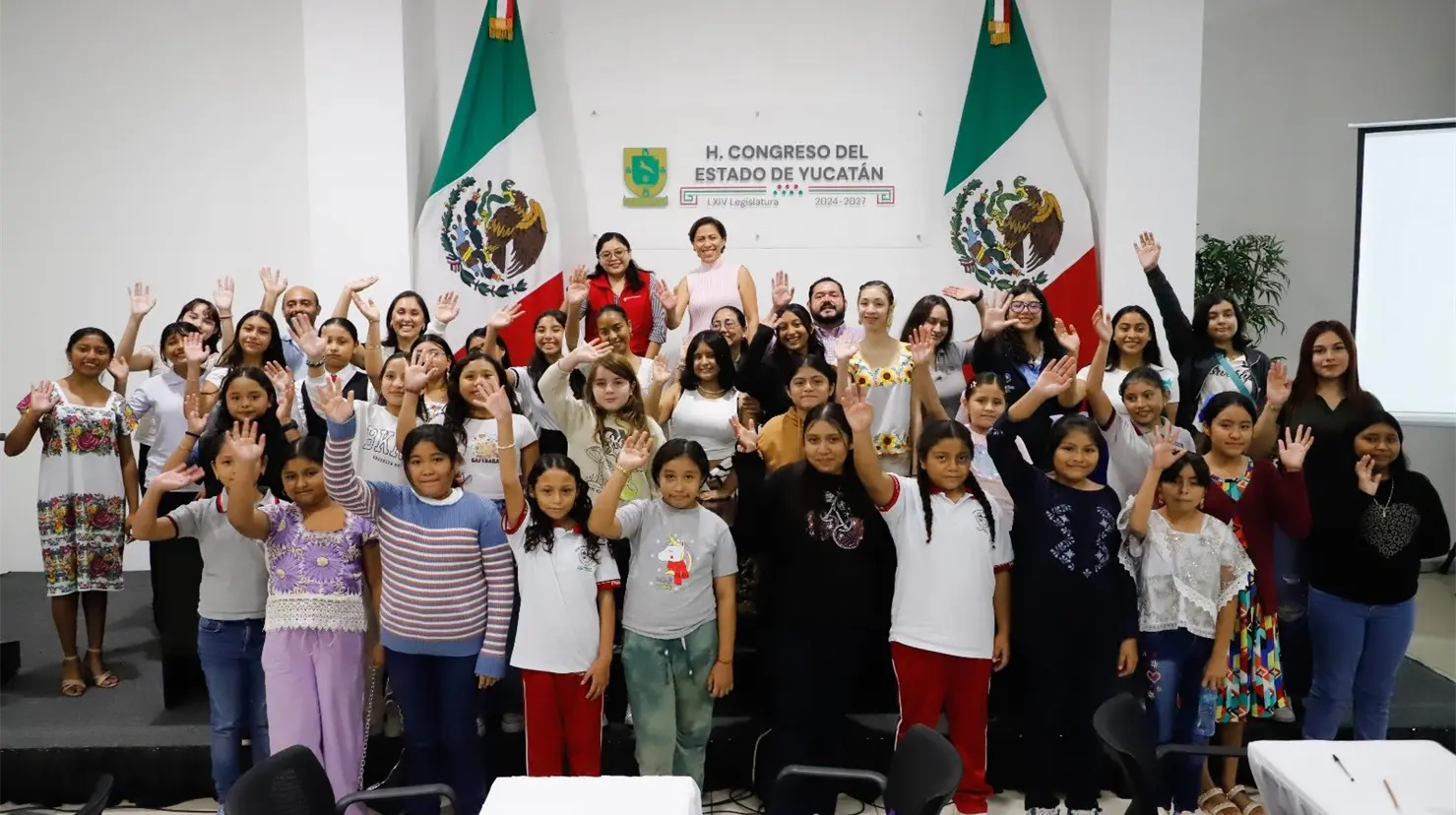 35 niñas y adolescentes se encuentran listas para participar en la sesión parlamentaria especial del próximo viernes como parte del programa “Diputada por un día” .- Fuente Congreso del Estado