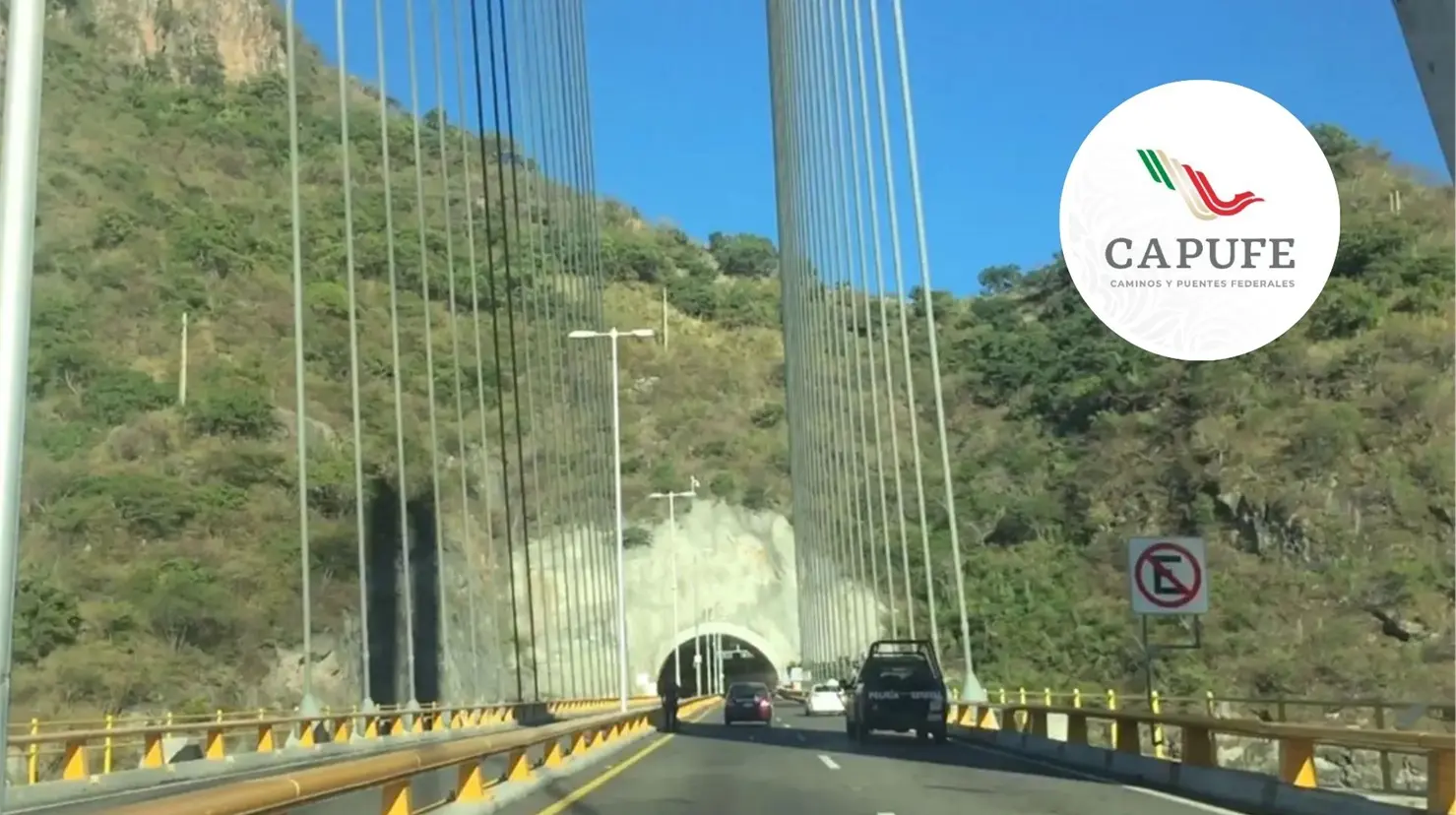 La Supercarretera Durango - Mazatlán es transitada por cientos de vehículos cada día. | Foto: Luis Ríos.