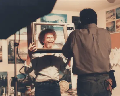 Subastarán pinturas de Bob Ross a beneficio de la televisión pública de Estados Unidos