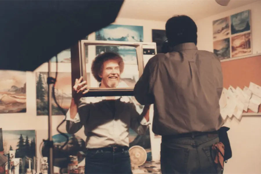 Subastarán pinturas de Bob Ross a beneficio de la televisión pública de Estados Unidos