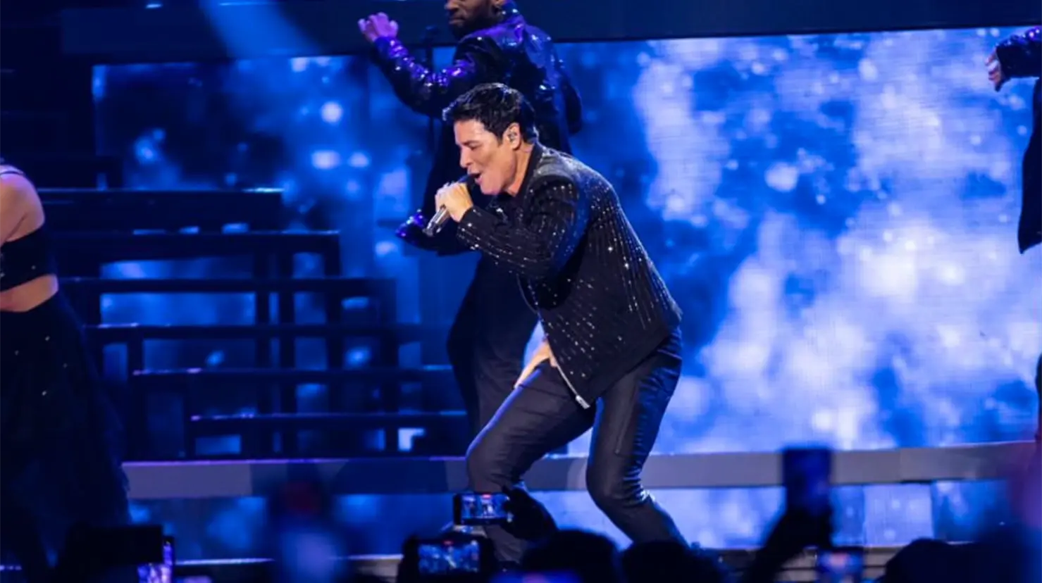 El “papá de Latinoamérica” desató la locura con el primero de sus cuatro conciertos en la Ciudad de México como parte de su tour Bailemos otra vez. Foto: Ocesa