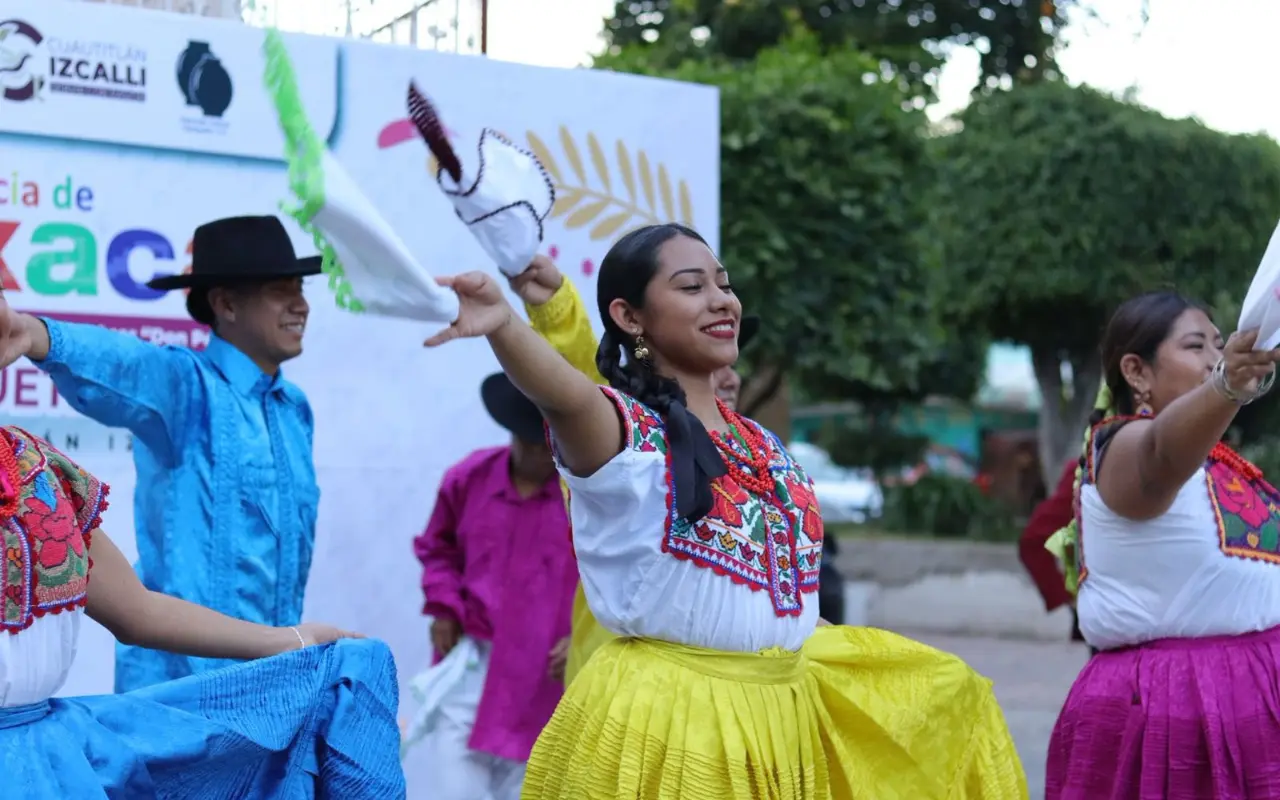 Celebran La Guelaguetza en Cuautitlán Izcalli . Foto: FB/ Gobierno Municipal de Cuautitlán Izcalli (Canva)