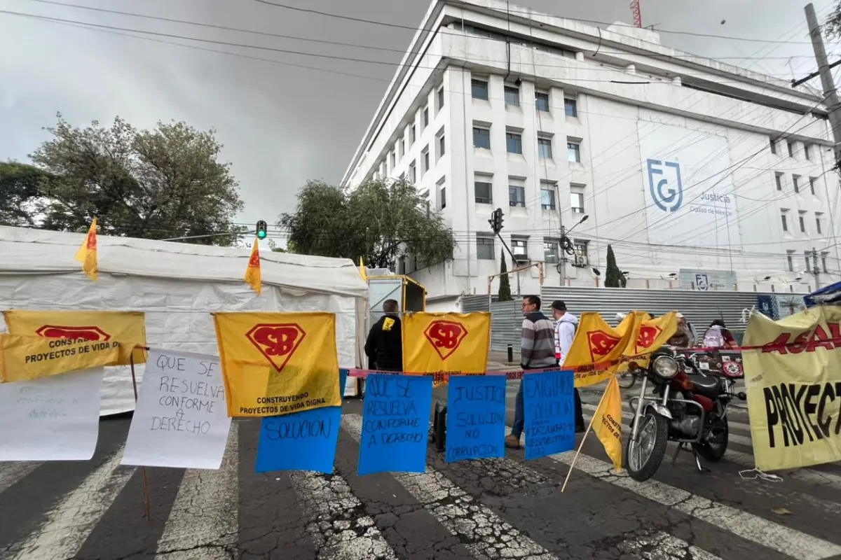 Plantón frente a la Fiscalía de la CDMX. Foto: Luis Antonio Alfaro