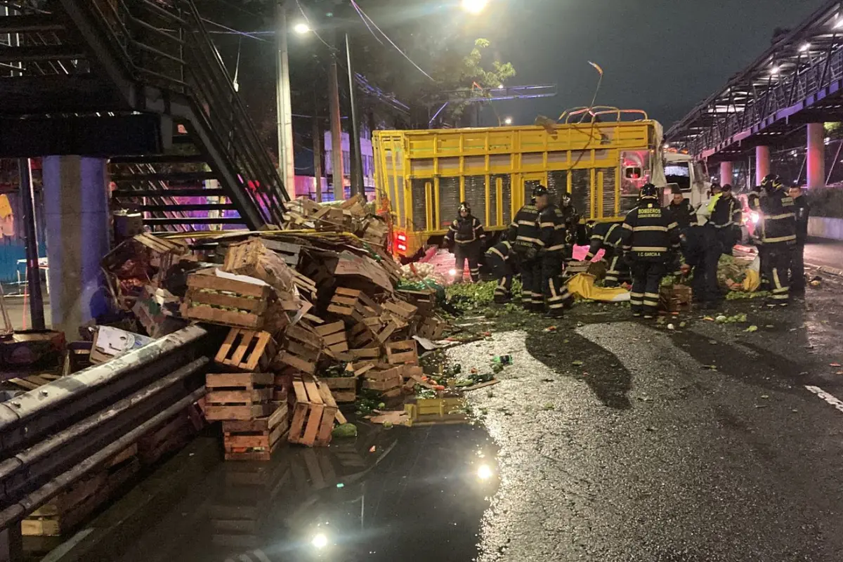 Volcadura en Troncoso. Foto: Ramón Ramírez