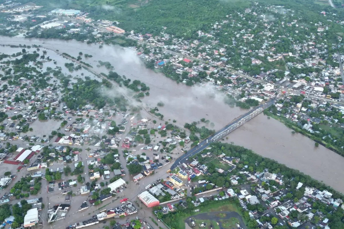 Inundaciones en Poza Rica. Foto: x (@ovedcontreras)