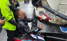 Joven motociclista de 15 años resulta prensado tras chocar con pipa de agua en Álvaro Obregón