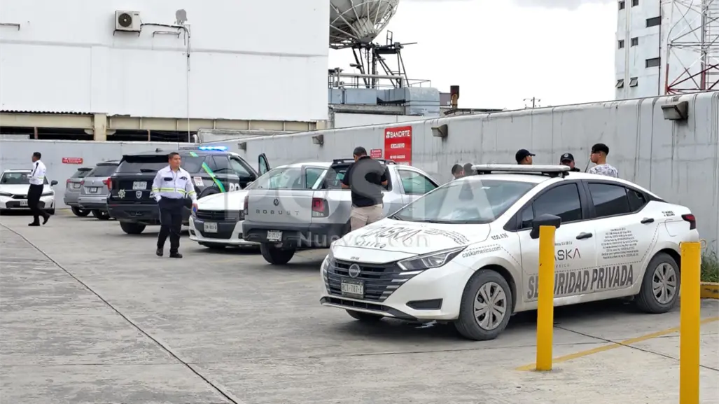 Asaltan a cliente bancario a punta de pistola en Apodaca