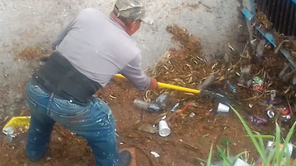 Gobierno de Santa Catarina realiza limpieza en pluviales tras lluvias recientes