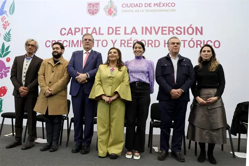 Clara Brugada junto con Marcelo Ebrard en conferencia de prensa. Foto: X @Gobierno CDMX