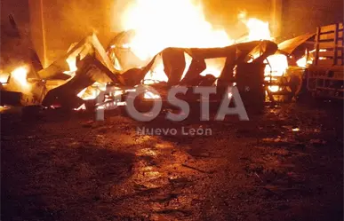 VIDEO l Falla eléctrica habría provocado incendio en caseta móvil de Apodaca