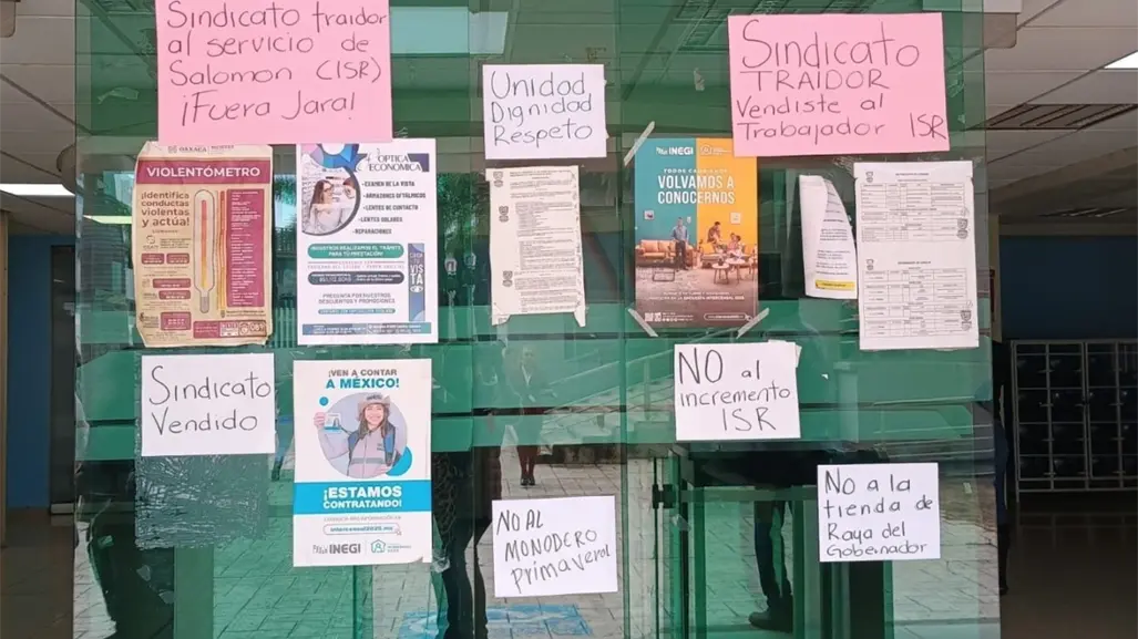 Trabajadores del Gobierno de Oaxaca exigen el cese de retención ilegal de ISR | VIDEO