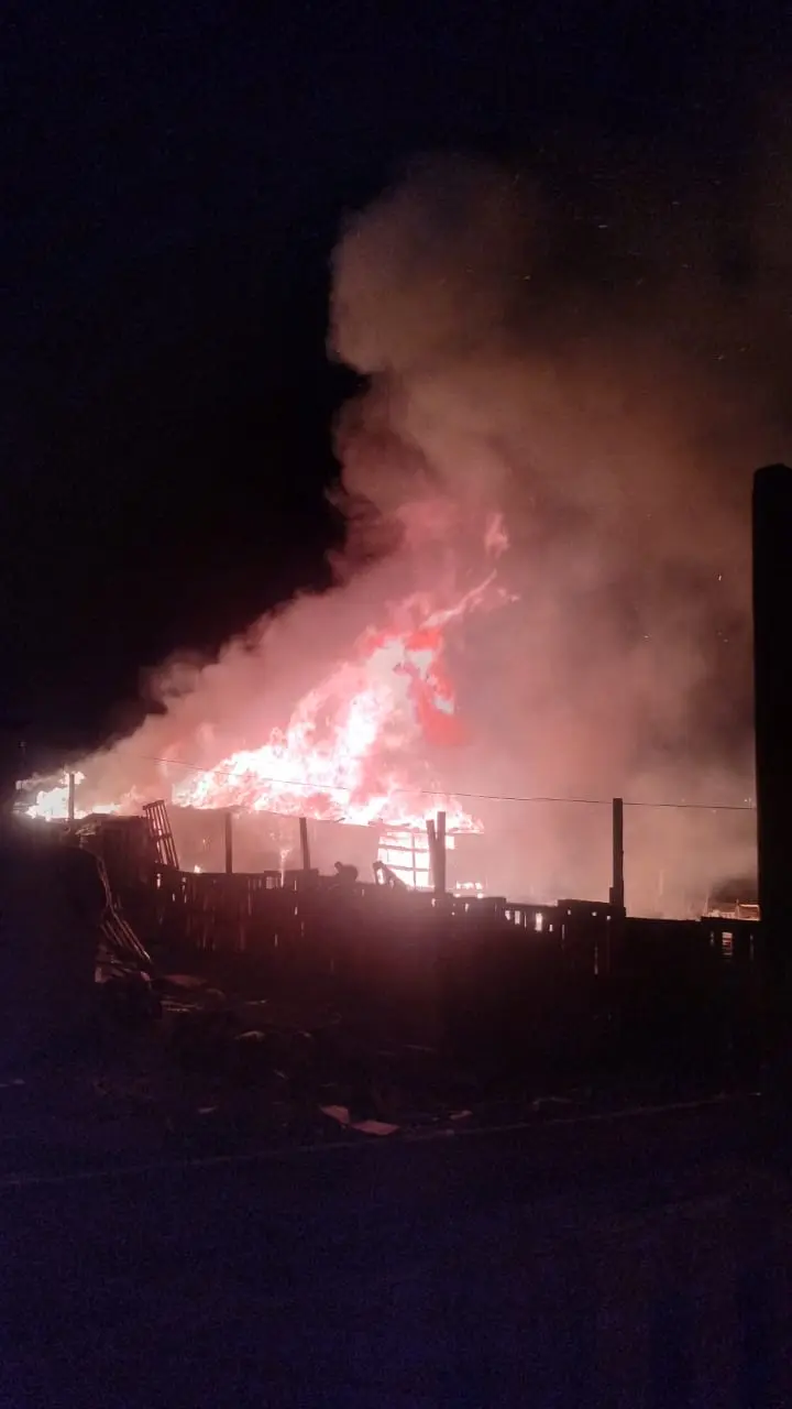 Incendio en tejaban de Ramos Arizpe / Foto: Marco Juárez 