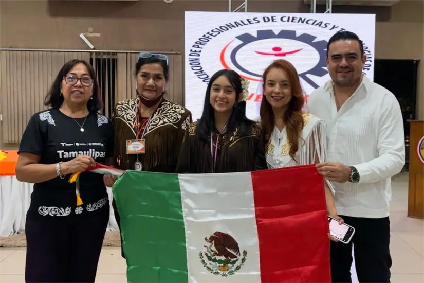 Keily Flores obtuvo primer lugar en categoría Innovación y Salud | Foto: FB