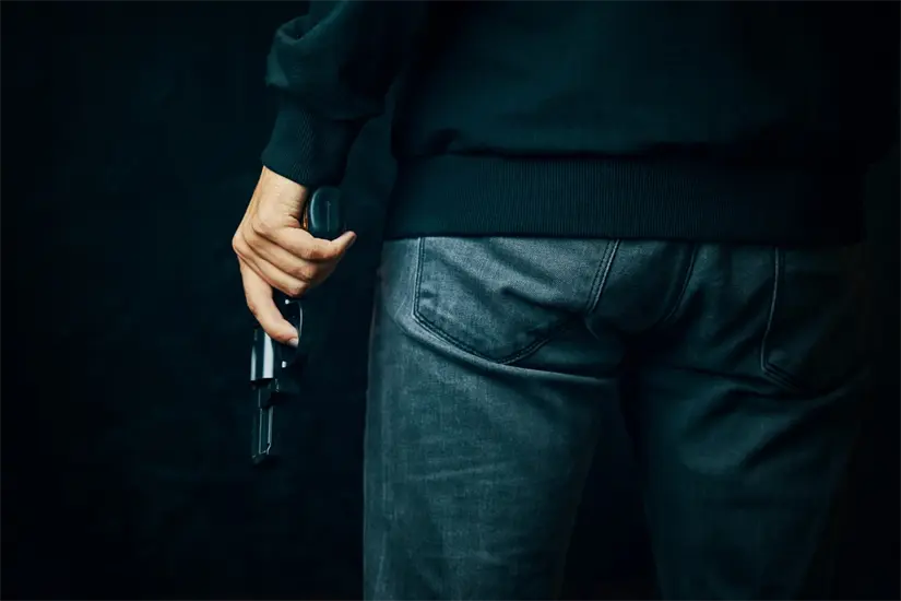 Hombre armado. Foto: Canva