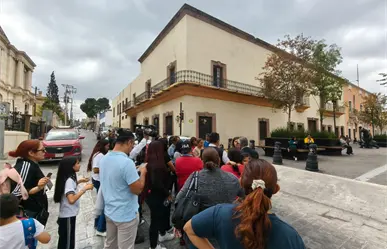 Padres bloquean calle Hidalgo en Saltillo por cierre de kínder Apolonio M. Avilés