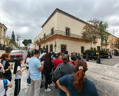 Padres bloquean calle Hidalgo en Saltillo por cierre de kínder Apolonio M. Avilés
