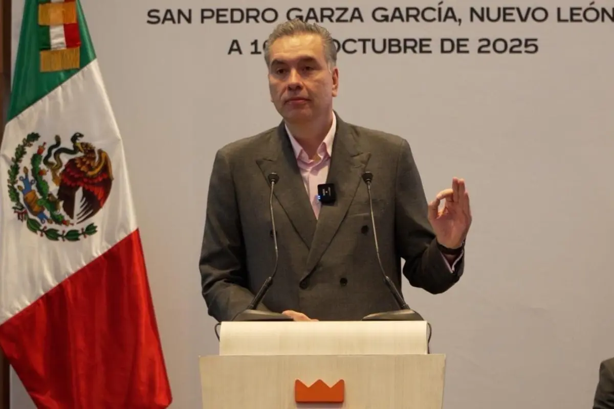 Waldo Fernández emitiendo discurso Foto: Facebook Waldo Fernández González