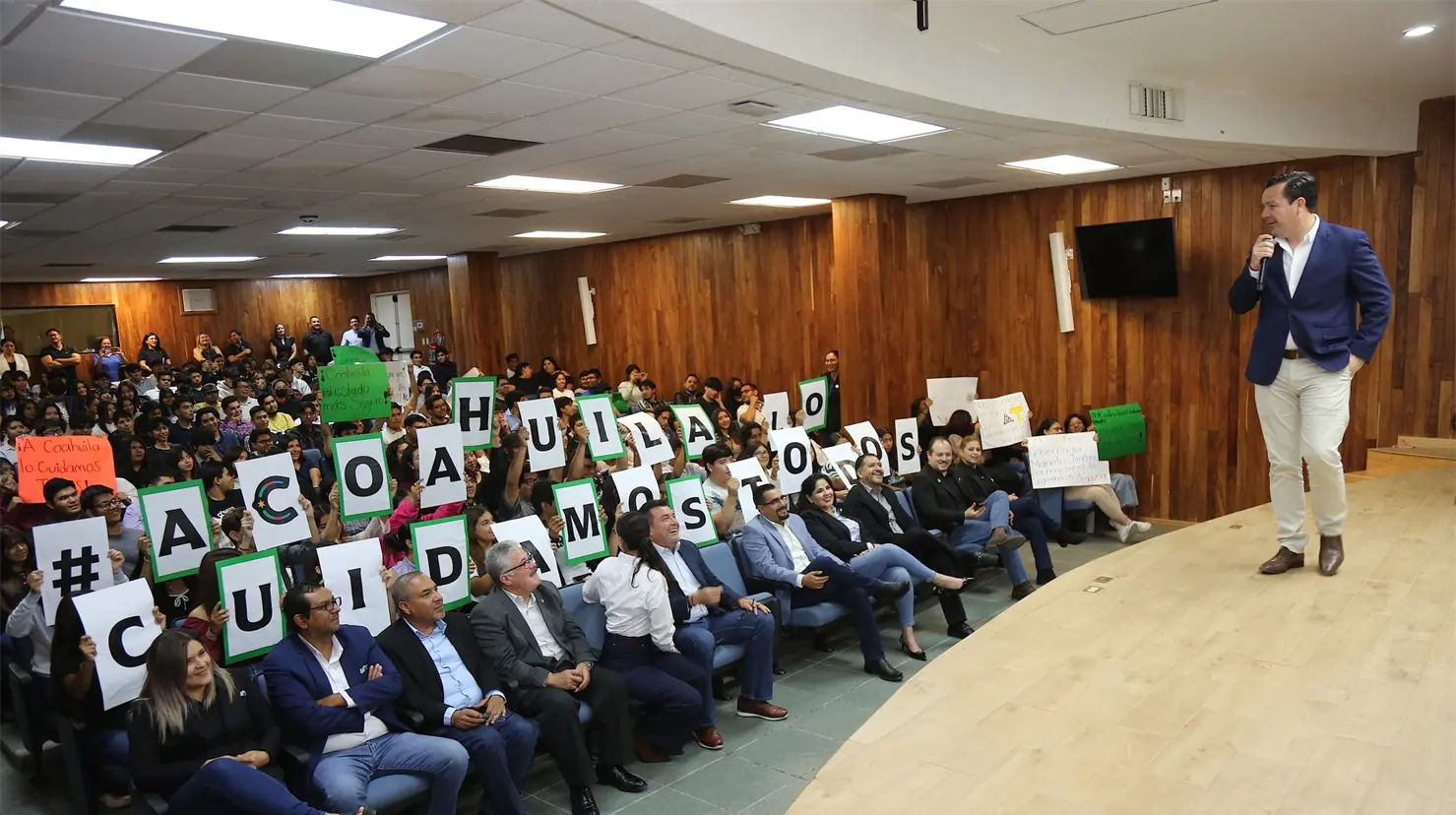 El fiscal Federico Fernández de visita con los alumnos de la UTT. (Fotografía: UTT)