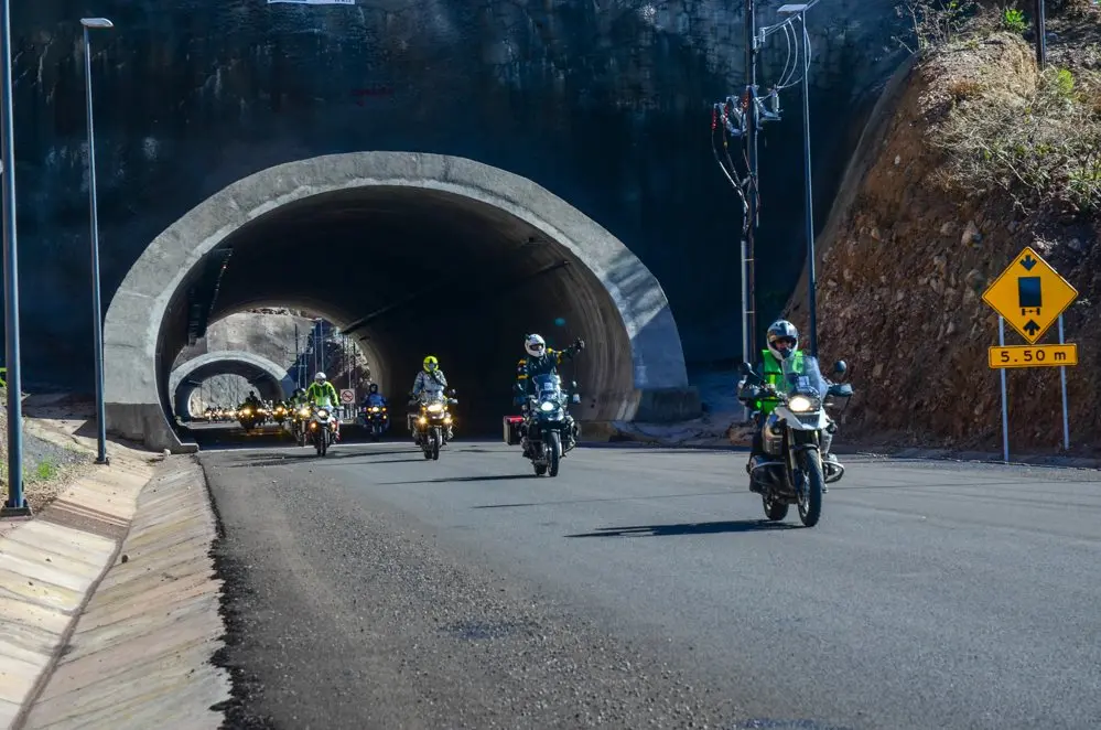 Recorrido en motocicleta por la Supercarretera Durango Mazatlán | Foto: Autopista Durango Mazatlán, en Facebook
