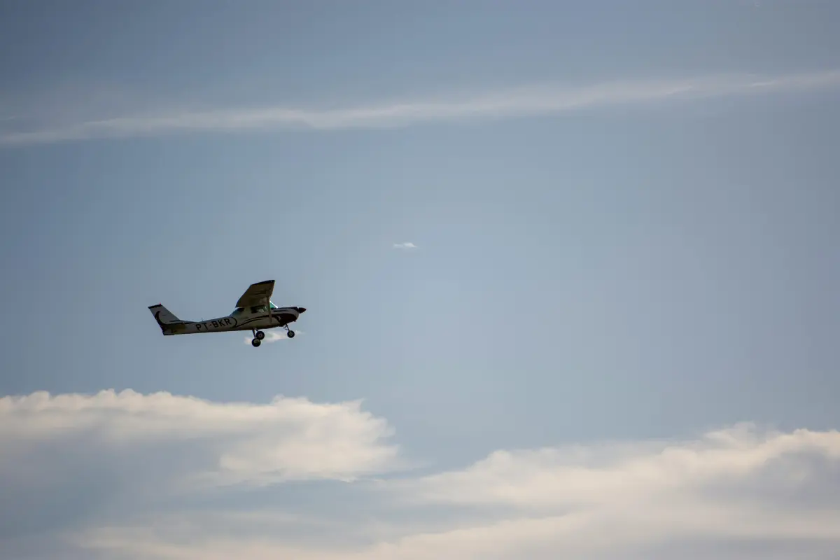 Avioneta volando Foto: Pexels