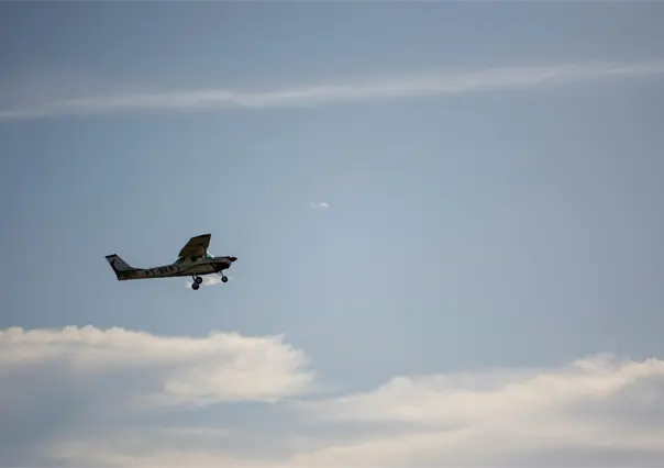 Reportan desplome de avioneta en Poza Rica, Veracruz; transportaba víveres | VIDEO