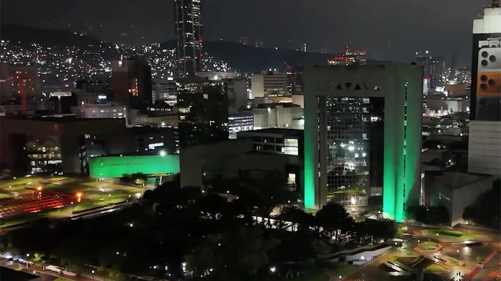 El Poder Judicial de Nuevo León se ilumina de verde por la salud mental