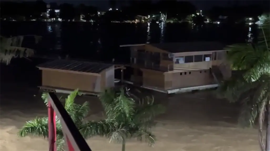 Desbordamiento del río Tuxpan arrasa restaurante y deja 16 muertos en Veracruz