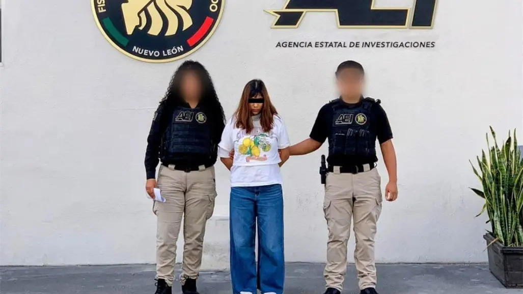 Trasladan a mujer involucrada en robo contra adulto mayor en Apodaca