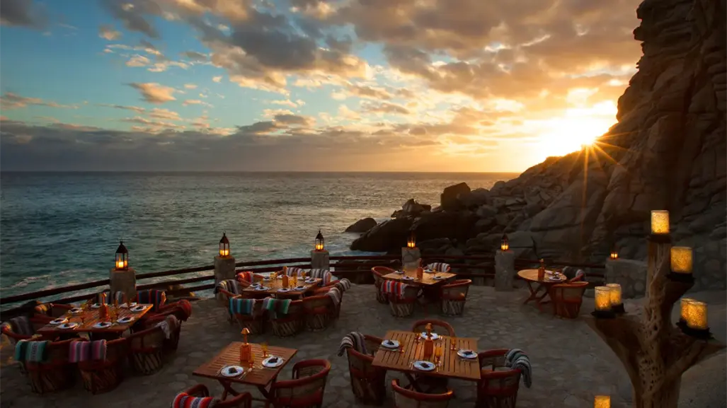 Este es el restaurante más romántico de Los Cabos con vista al mar