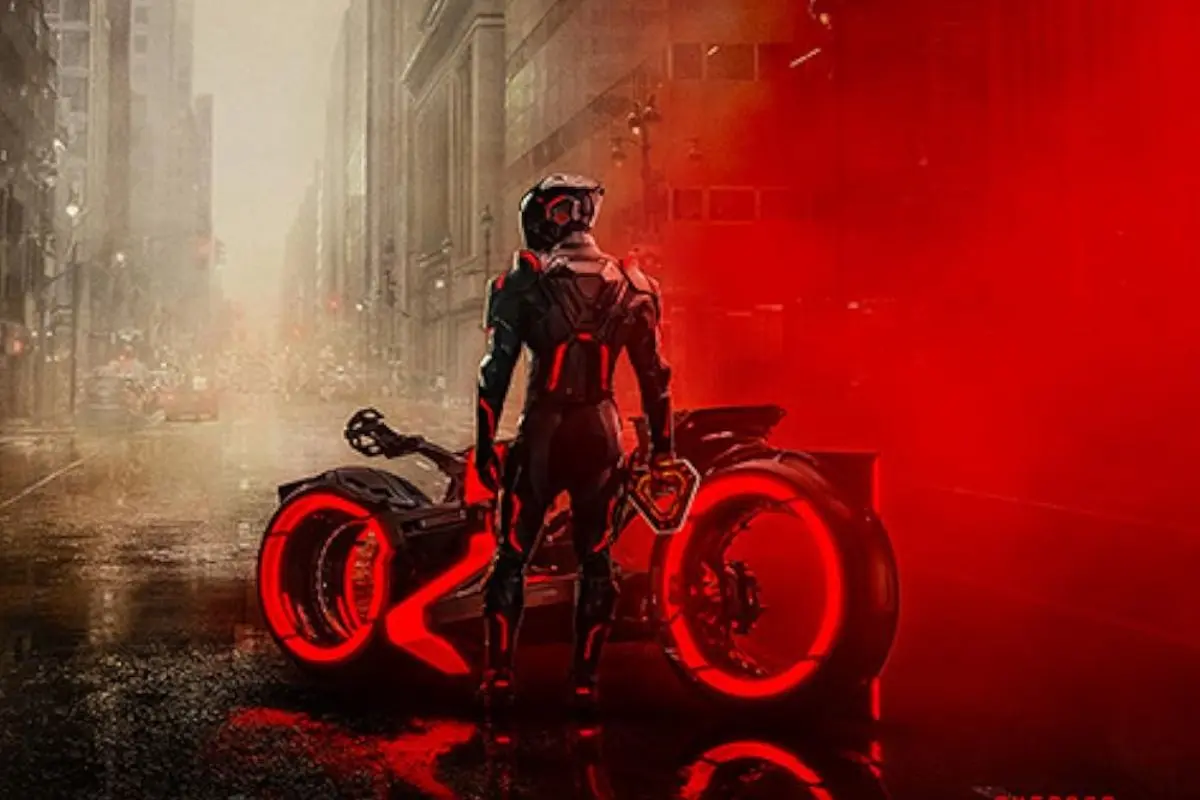 Tron: Ares ya está disponible en salas de cine. FOTO: CANVA/Disney