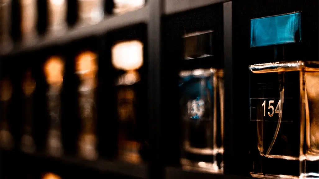 5 nuevos perfumes para hombre en 2025 que combinan frescura y elegancia