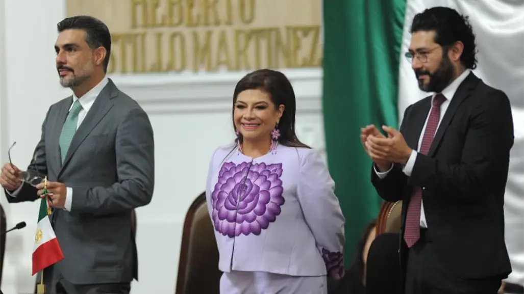 Clara Brugada usa todes en su Primer Informe CDMX; primera política mexicana que lo hace en público