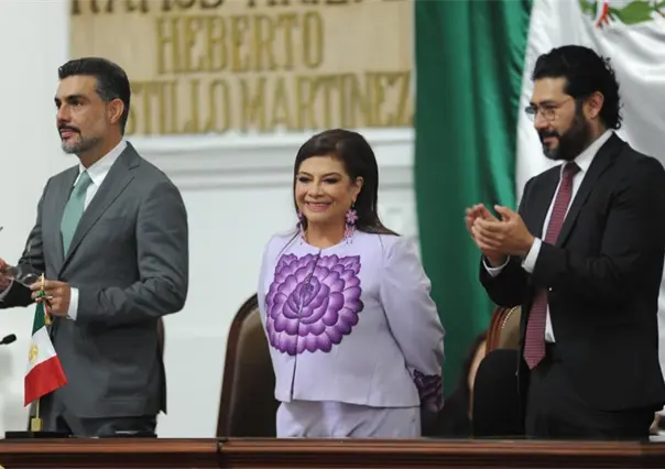 Clara Brugada usa todes en su Primer Informe CDMX; primera política mexicana que lo hace en público
