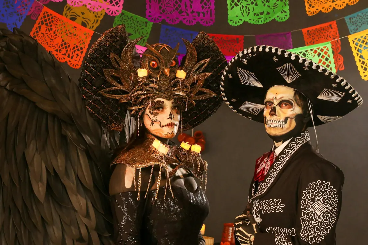 En México, la muerte es celebrada con alegría y significado, evidenciando una relación única y especial que perdura a través del tiempo.