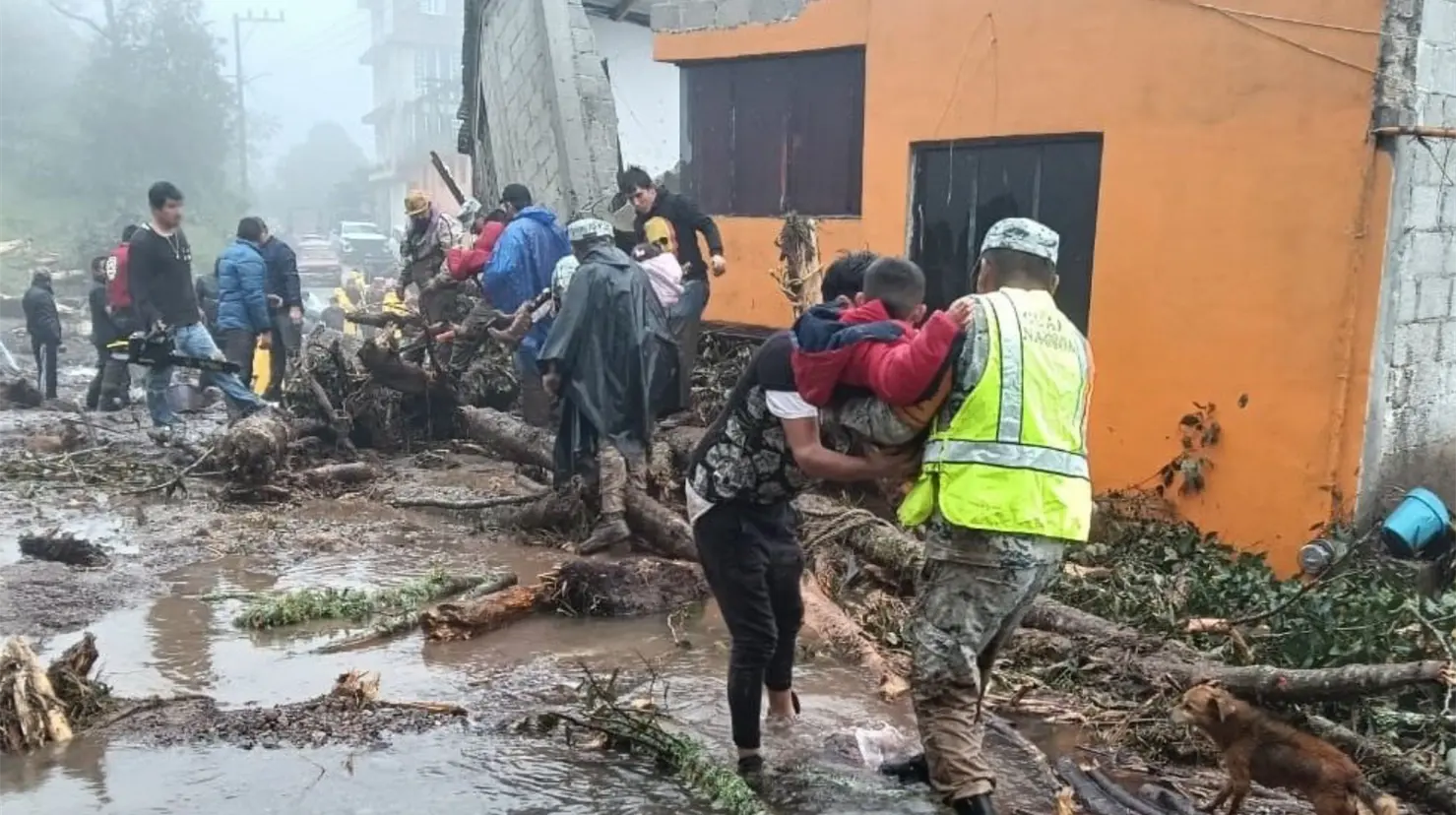 Lluvias torrenciales dejan más de 40 muertos en México. Foto: X (@SEMAR_mx)